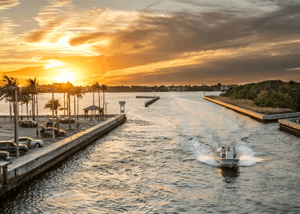 Dating in Orlando: What Makes Central Florida Different (And Why It Matters)